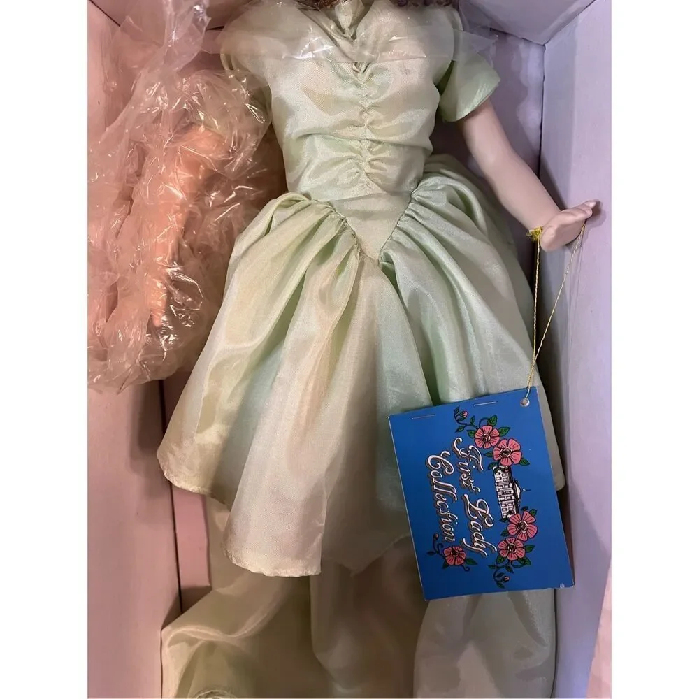 FIRST LADY COLLECTION PORCELAIN DOLL Lou Hoover (7832)